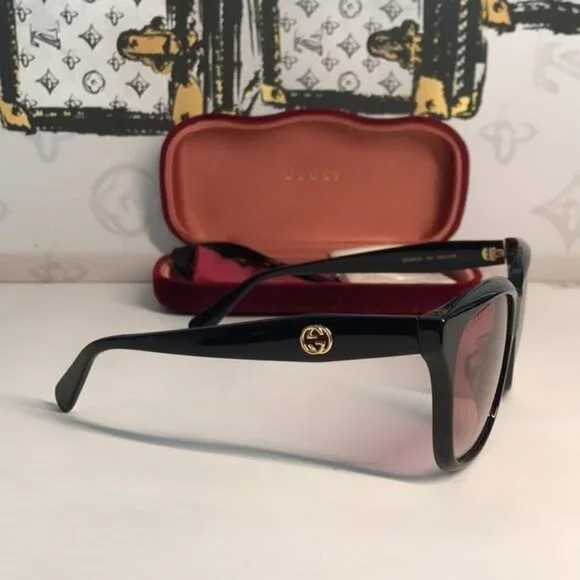 New Authentic Gucci Black and Pink Sunglasses GG0800SA 002 display picture 2
